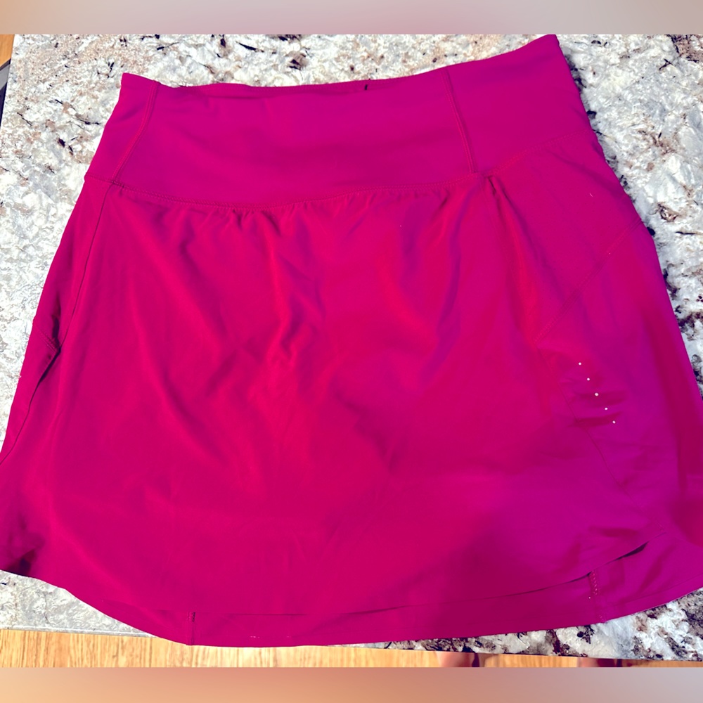 Run with it skort 14” size S electric fuschia
